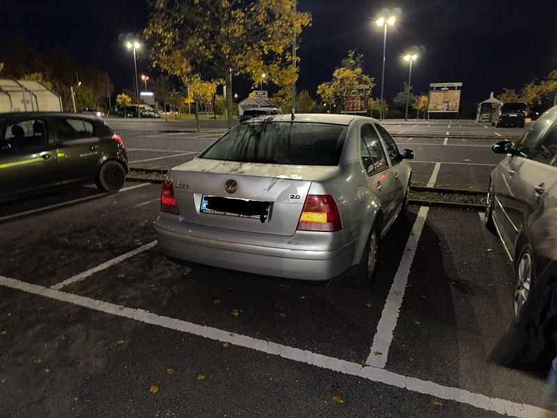 Silber Gebraucht 2001 VW Bora Limousine | 700 € (Superpreis) - Bild 1/2