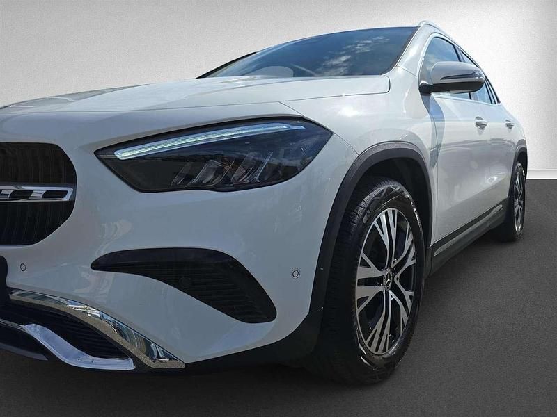 Gebraucht Mercedes GLA200 163 PS (119 kW) 2024 Weiß SUV