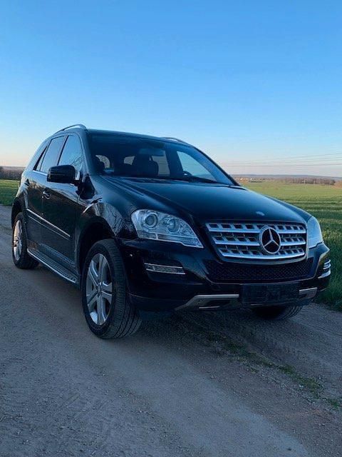 Gebraucht Mercedes ML350 231 PS (169 kW) 2010 Schwarz SUV