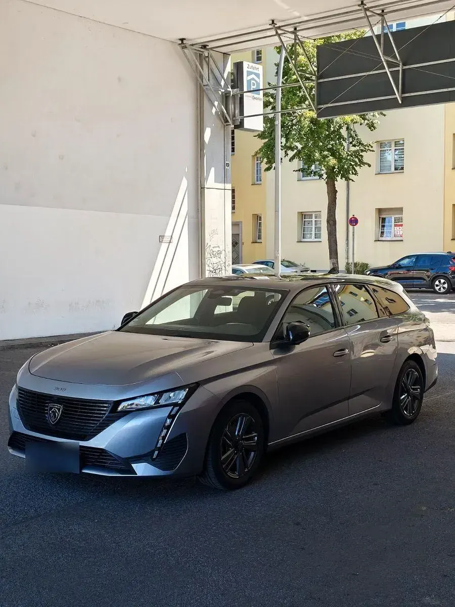 Gebraucht Peugeot 308 Active 131 PS (96 kW) 2023 Grau Kombi