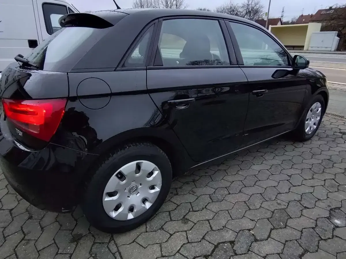 Gebraucht Audi A1 Attraction 86 PS (63 kW) 2014 Brillantschwarz Kleinwagen
