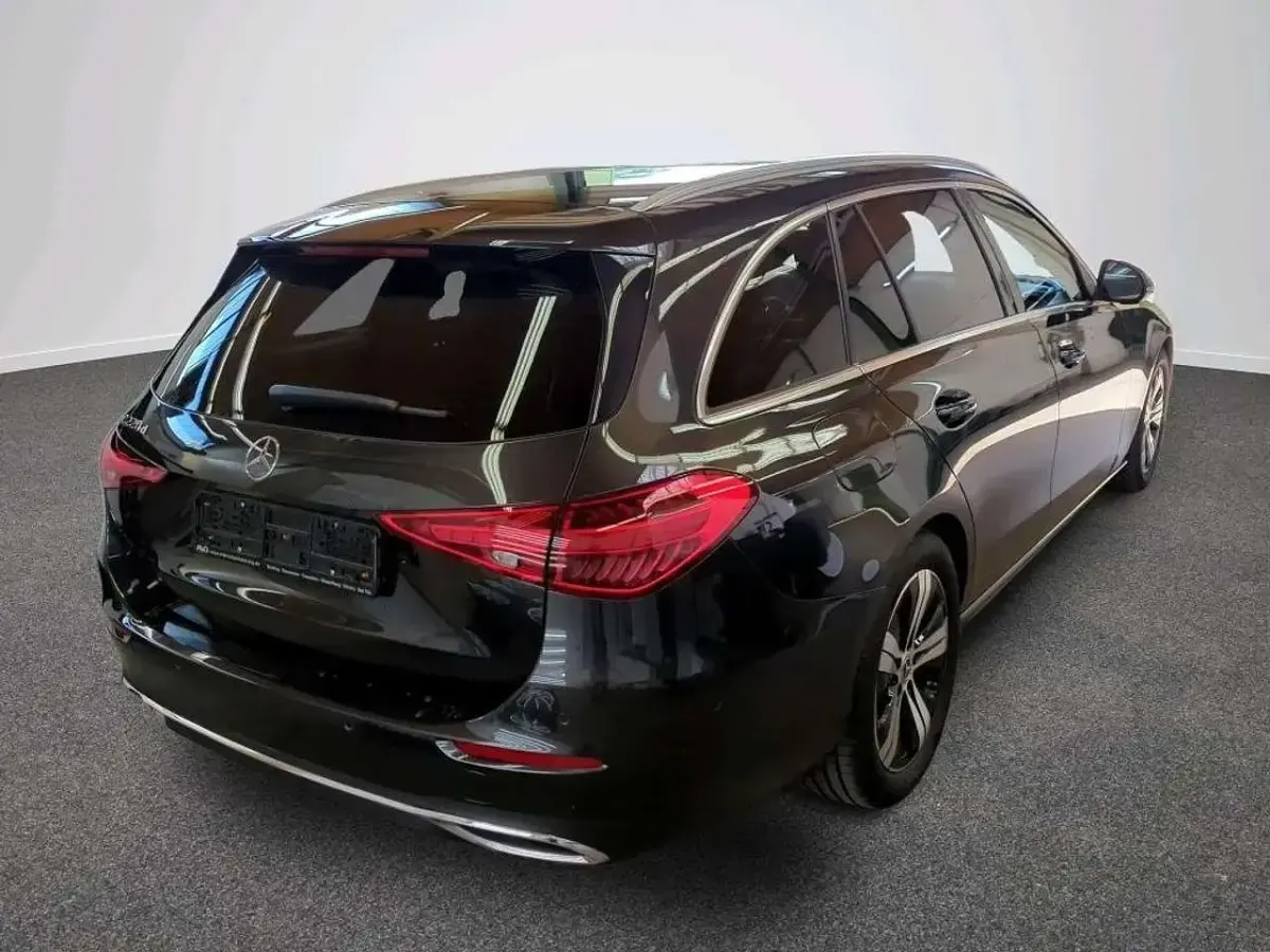 Gebraucht Mercedes C220 AMG line 197 PS (144 kW) 2024 Schwarz Kombi