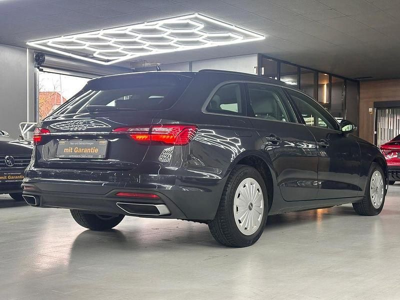 Gebraucht Audi A4 Basis 163 PS (119 kW) 2021 Grau Limousine