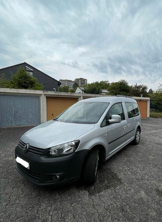 Silber Gebraucht 2012 VW Caddy Trendline Van / Kleinbus | 11.200 € (Teuer) - Bild 1/4