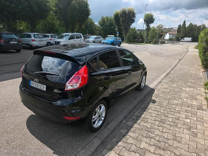 Schwarz Gebraucht 2016 Ford Fiesta Kleinwagen | 6.500 € (Fairer Preis) - Bild 1/4
