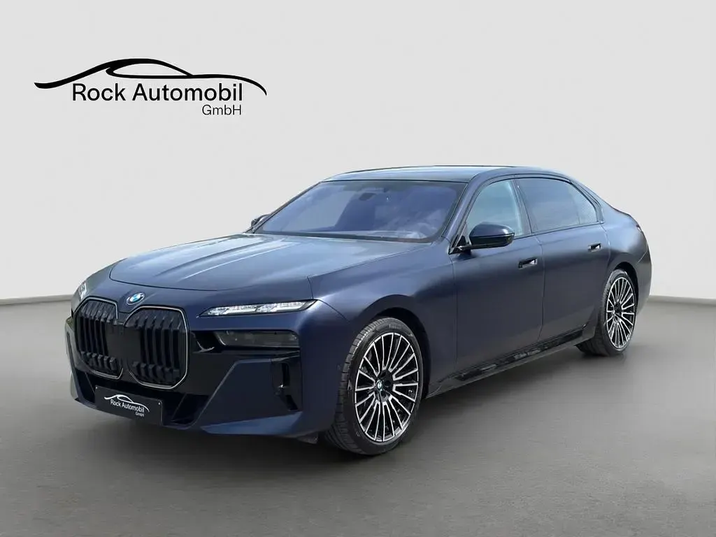 Gebraucht BMW 740 M Sport 299 PS (219 kW) 2024 Frozen tanzanite blue metallic Limousine