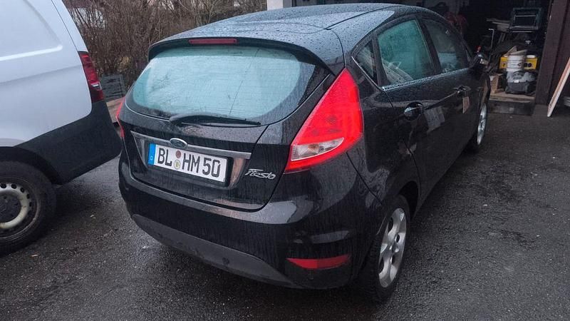 Gebraucht Ford Fiesta Titanium 82 PS (60 kW) 2011 Schwarz Kleinwagen