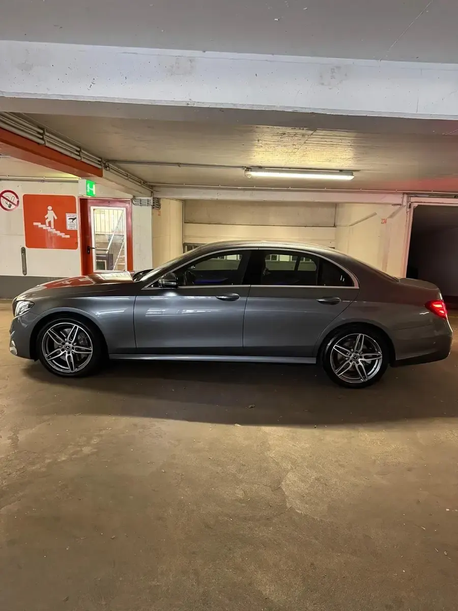 Gebraucht Mercedes E350 AMG line 299 PS (219 kW) 2018 Silber Limousine