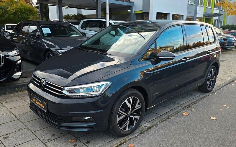 Grau Gebraucht 2024 VW Touran Comfortline Van / Kleinbus | 31.950 € (Fairer Preis) - Bild 1/4