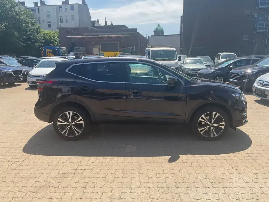 Gebraucht Nissan Qashqai N-Connecta 116 PS (85 kW) 2017 Schwarz SUV