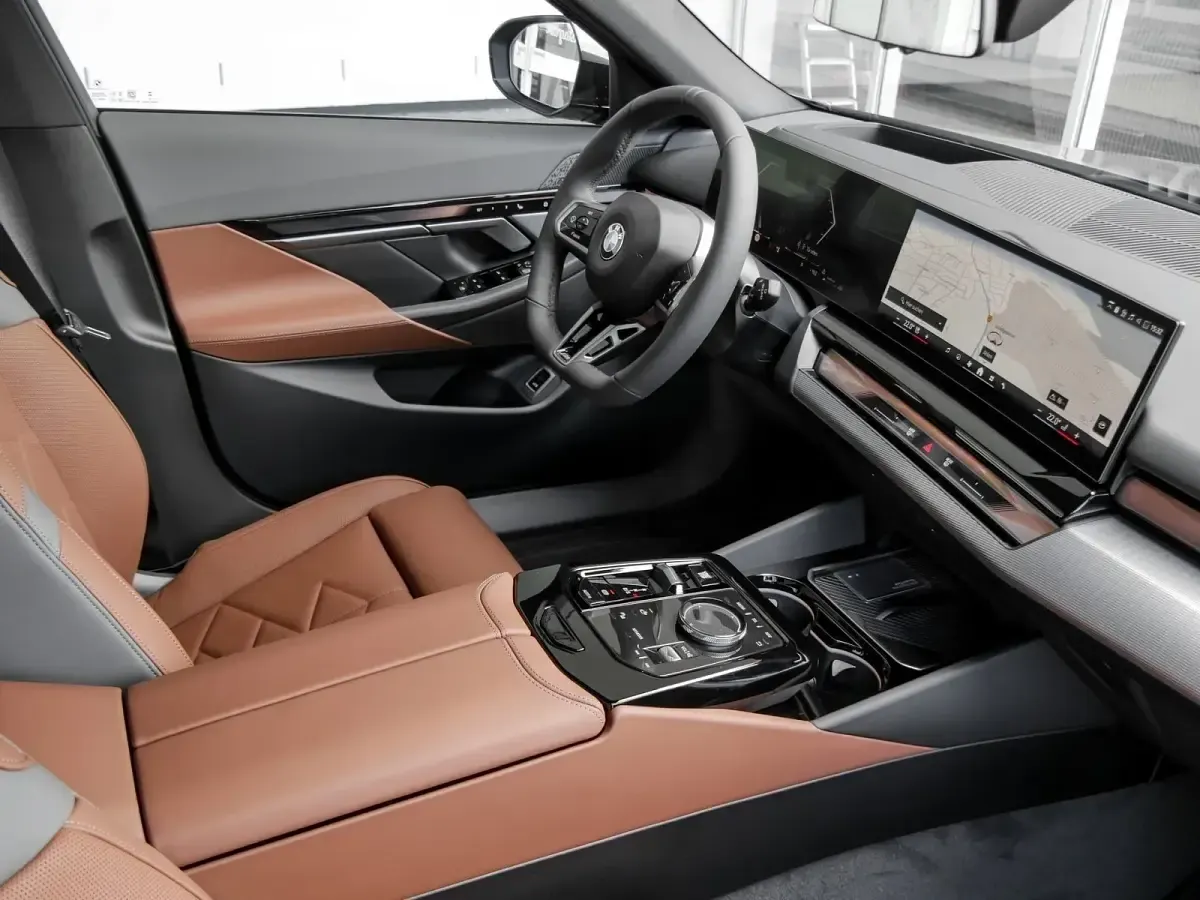 Neu BMW 540 M Sport 286 PS (210 kW) 2026 Grau Kombi