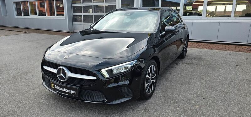 Schwarz Gebraucht 2021 Mercedes A180 Limousine | 18.490 € (Guter Preis) - Bild 1/4