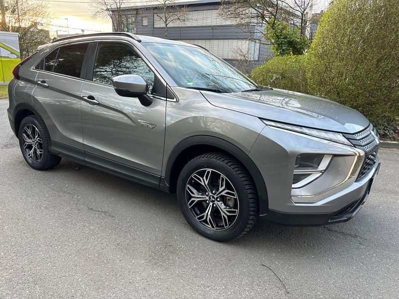 Usado Mitsubishi Eclipse Cross Basis 188 CV (138 kW) 2022 Gris SUV