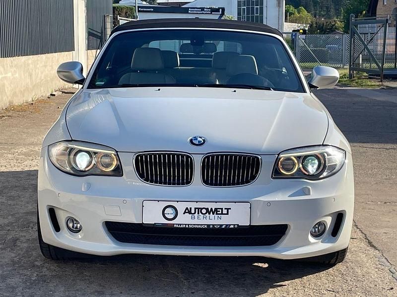 Weiß Gebraucht 2013 BMW 120 Cabriolet Sport Line Cabrio | 13.999 € (Fairer Preis) - Bild 1/4