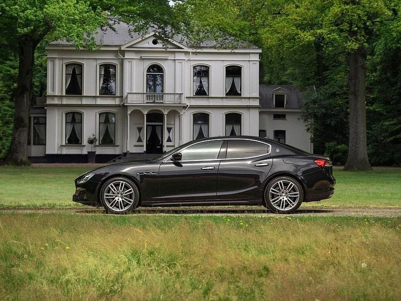 Schwarz Gebraucht 2022 Maserati Ghibli Coupé | 49.500 € (Superpreis) - Bild 1/4