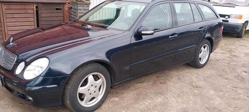 Gebraucht Mercedes E220 150 PS (110 kW) 2005 Blau Kombi