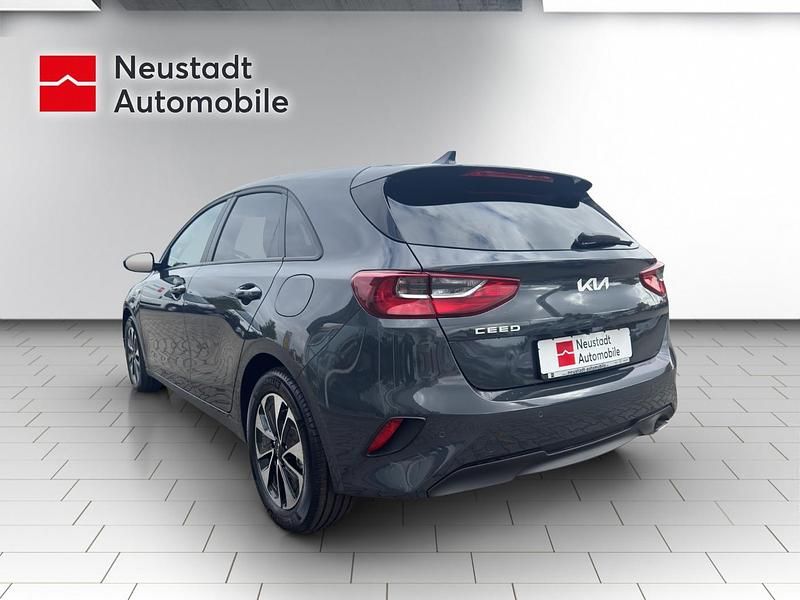 Novo Kia Ceed Silver 140 HP (102 kW) 2025 Cinzento Citadino