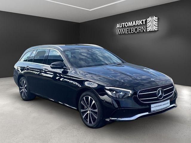 Schwarz Gebraucht 2022 Mercedes E300 Avantgarde Limousine | 34.600 € (Guter Preis) - Bild 1/4