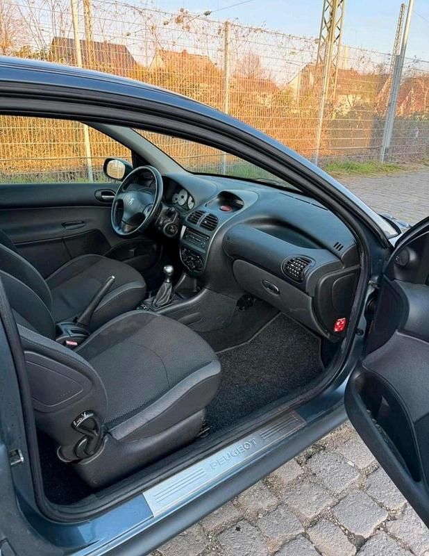 Gebraucht Peugeot 206 68 PS (50 kW) 2008 Grau Coupé