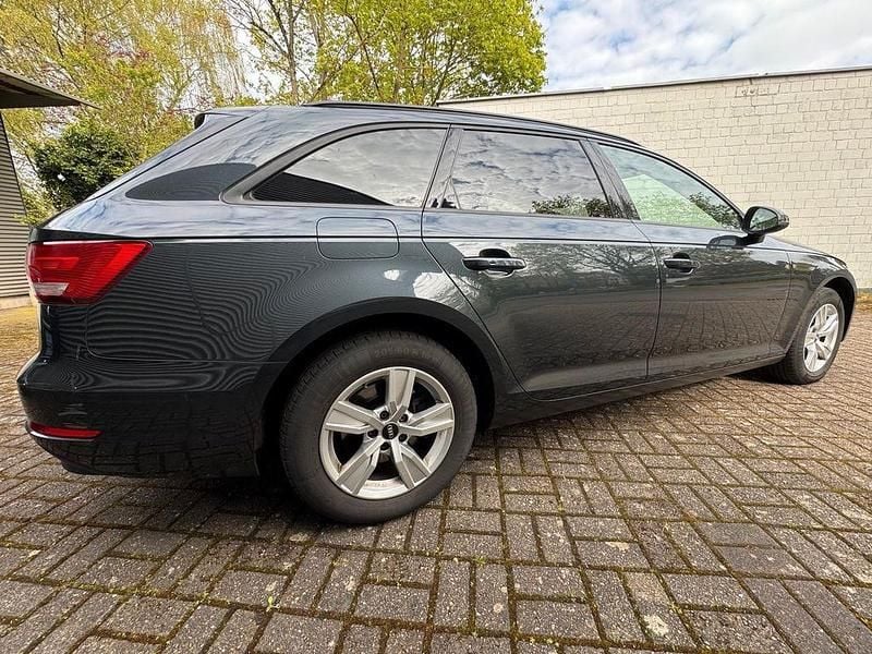 Second-hand Audi A4 Basis 150 CP (110 kW) 2017 Gri Break