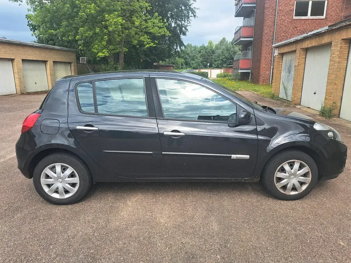 Gebraucht Renault Clio III Dynamique 71 PS (52 kW) 2010 Schwarz Limousine