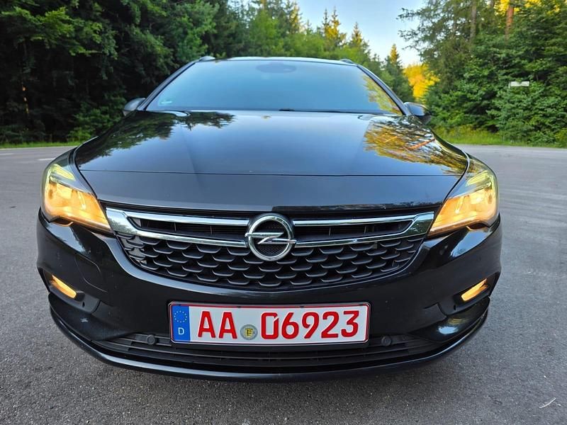 Schwarz Gebraucht 2017 Opel Astra Kombi | 5.999 € (Guter Preis) - Bild 1/4