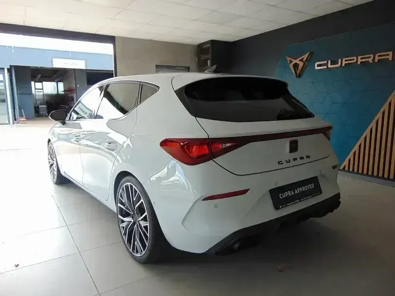 Gebraucht Cupra Leon VZ 301 PS (221 kW) 2024 White (metallic) Limousine