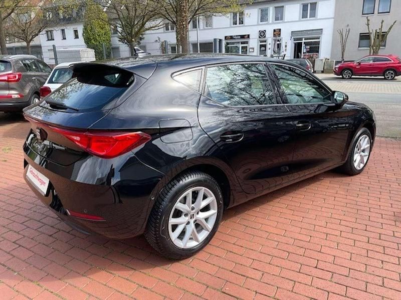 Second-hand Seat Leon Style 110 CP (80 kW) 2021 Negru Berlinǎ