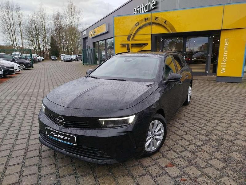 Neu Opel Astra Edition 131 PS (96 kW) 2025 Lackierung schwarz perla nera/typ aussenverkleidung metallic perlmutt Kombi