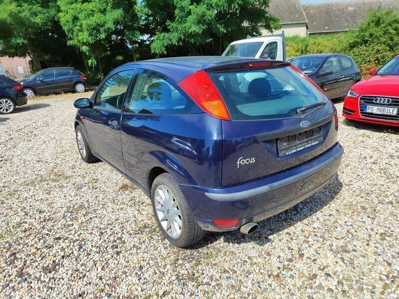 Second-hand Ford Focus Viva 75 CP (55 kW) 2004 Albastru Berlinǎ
