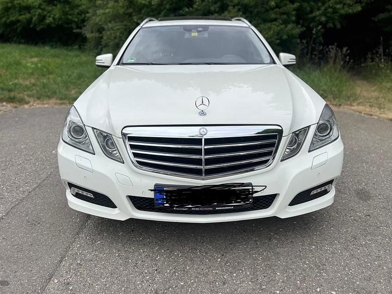 Weiß Gebraucht 2009 Mercedes E350 Avantgarde Kombi | 10.990 € (Fairer Preis) - Bild 1/4