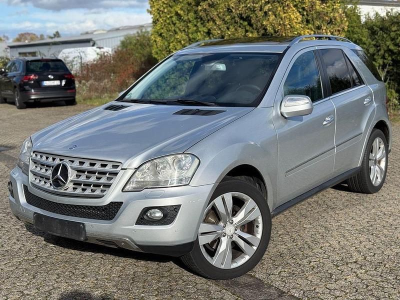 Silber Gebraucht 2009 Mercedes ML320 Sport SUV | 15.850 € (Teuer) - Bild 1/4
