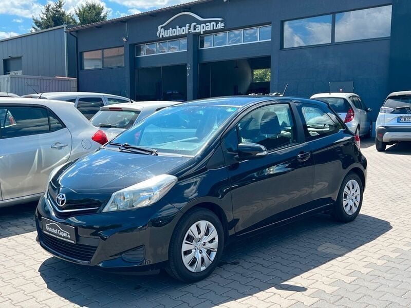 Schwarz Gebraucht 2012 Toyota Yaris Life Limousine | 5.899 € (Fairer Preis) - Bild 1/4