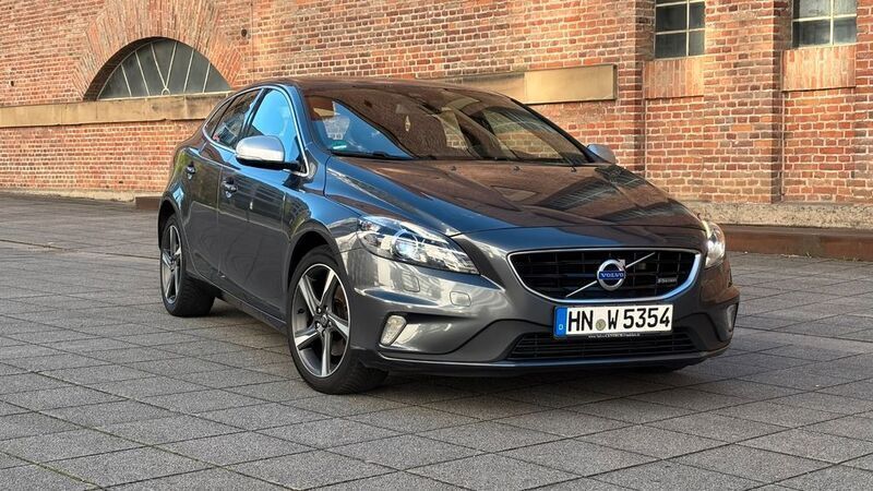 Grau Gebraucht 2014 Volvo V40 R-Design Kombi | 8.900 € (Fairer Preis) - Bild 1/4