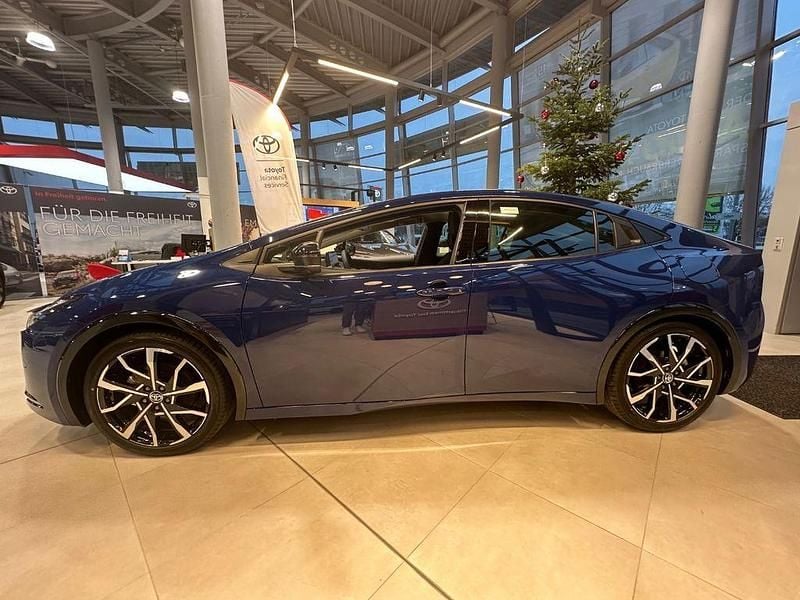 Neu Toyota Prius Advance 223 PS (164 kW) 2025 Dark blue/ solid blue Limousine