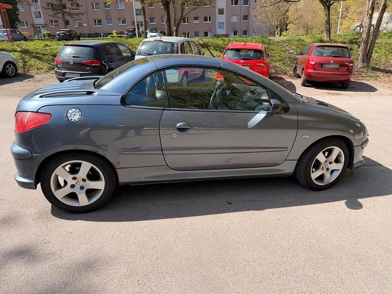 Gebraucht Peugeot 206 CC 110 PS (80 kW) 2006 Grau Cabrio