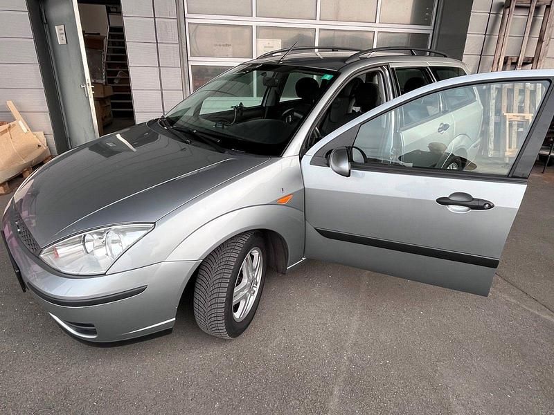 Gebraucht Ford Focus Ambiente 116 PS (85 kW) 2004 Grau Kombi