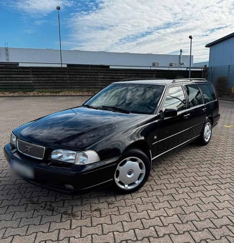 Second-hand Volvo V70 170 CP (125 kW) 2003 Negru Break