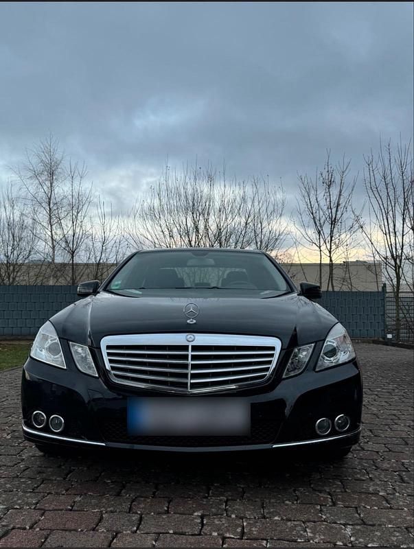Gebraucht Mercedes E200 Elegance 184 PS (135 kW) 2010 Schwarz Limousine