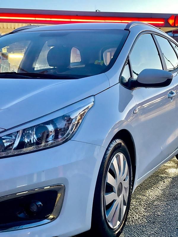 Gebraucht Kia Ceed 136 PS (100 kW) 2018 Weiß Kleinwagen