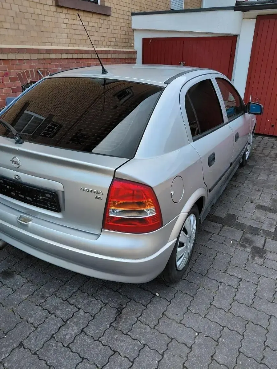 Używany Opel Astra 120 KM (88 kW) 2003 Szary Sedan/Limuzyna