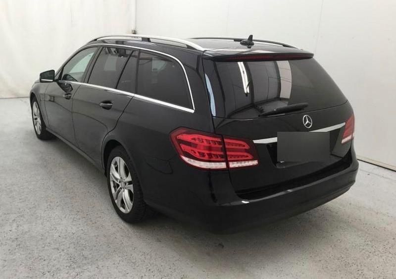 Second-hand Mercedes E250 204 CP (150 kW) 2014 Negru Berlinǎ