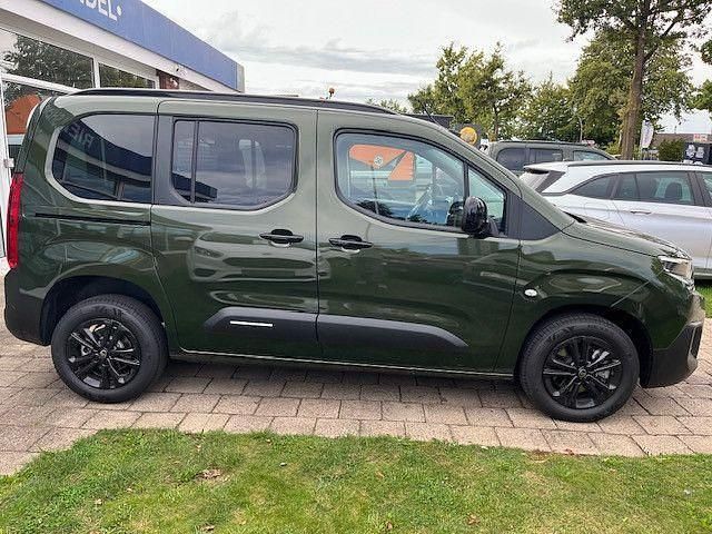 Neu Citroën Berlingo 131 PS (96 kW) 2025 Grün Van / Kleinbus