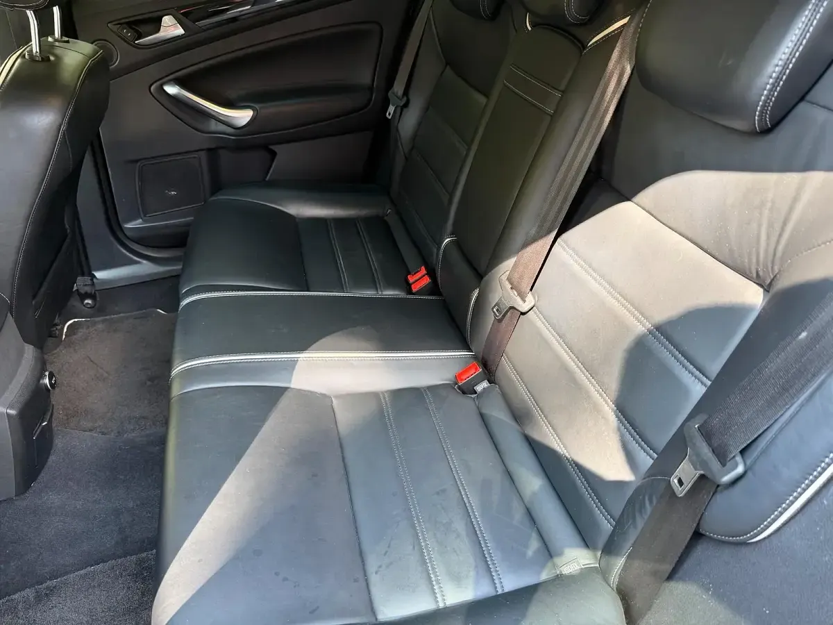 Gebraucht Ford Mondeo Titanium 140 PS (102 kW) 2013 Schwarz Limousine
