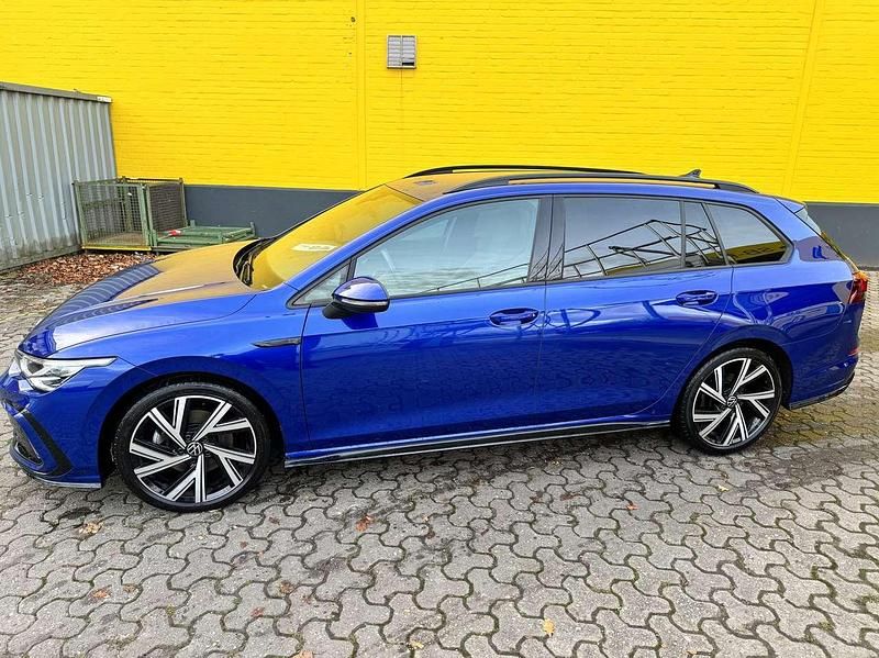 Blau Gebraucht 2022 VW Golf VIII R-line Kombi | 27.500 € (Superpreis) - Bild 1/4