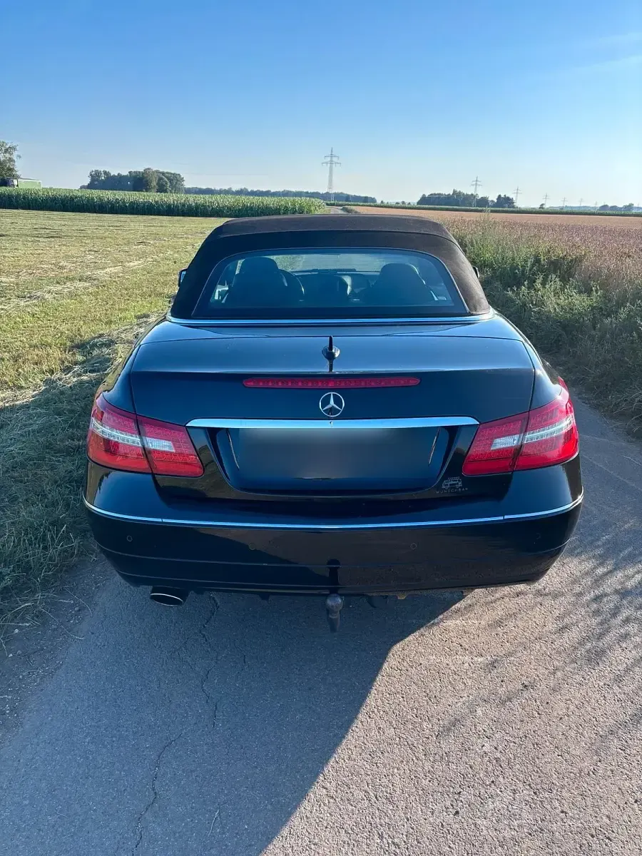 Gebraucht Mercedes E200 185 PS (136 kW) 2010 Schwarz Cabrio