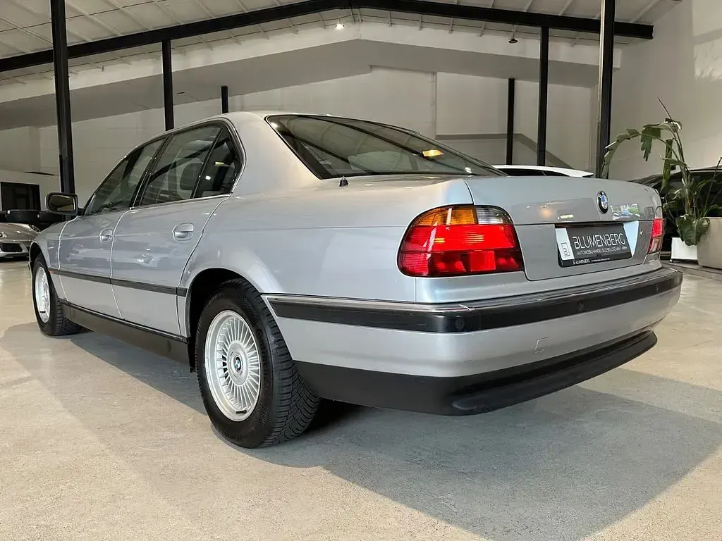 Gebraucht BMW 750 326 PS (239 kW) 1994 Silber Limousine