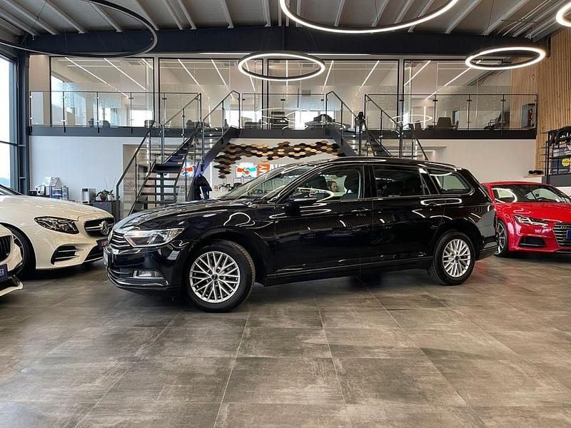 Schwarz Gebraucht 2016 VW Passat Trendline Kombi | 10.990 € (Guter Preis) - Bild 1/4