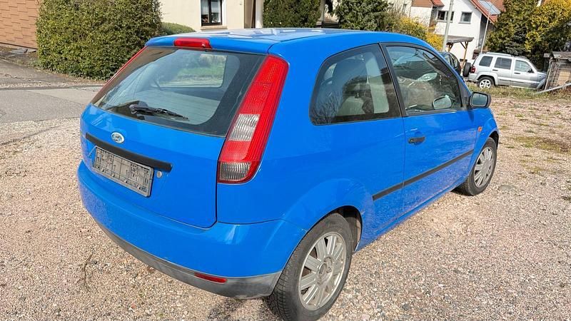 Gebraucht Ford Fiesta 60 PS (44 kW) 2003 Blau Kleinwagen