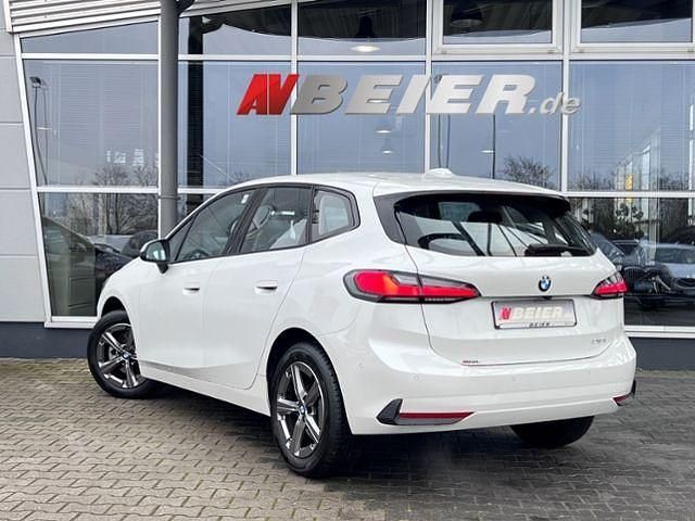 Gebraucht BMW 218 Sport Line 136 PS (100 kW) 2024 Mineralweiss metallic Van / Kleinbus